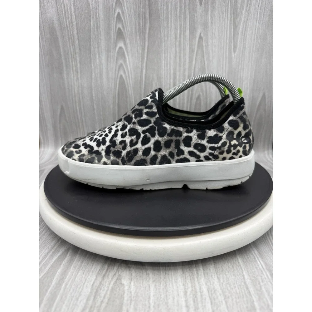 OOFOS OOmg EeZee Womens Size 9 Leopard Print Recovery Slip On Athletic Shoes
